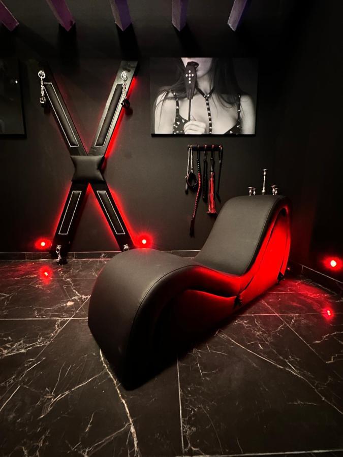 Loveroom De Luxe - Theme 50 Nuances De Grey Maison Privative Spa Insolite Douchy-les-Mines Extérieur photo