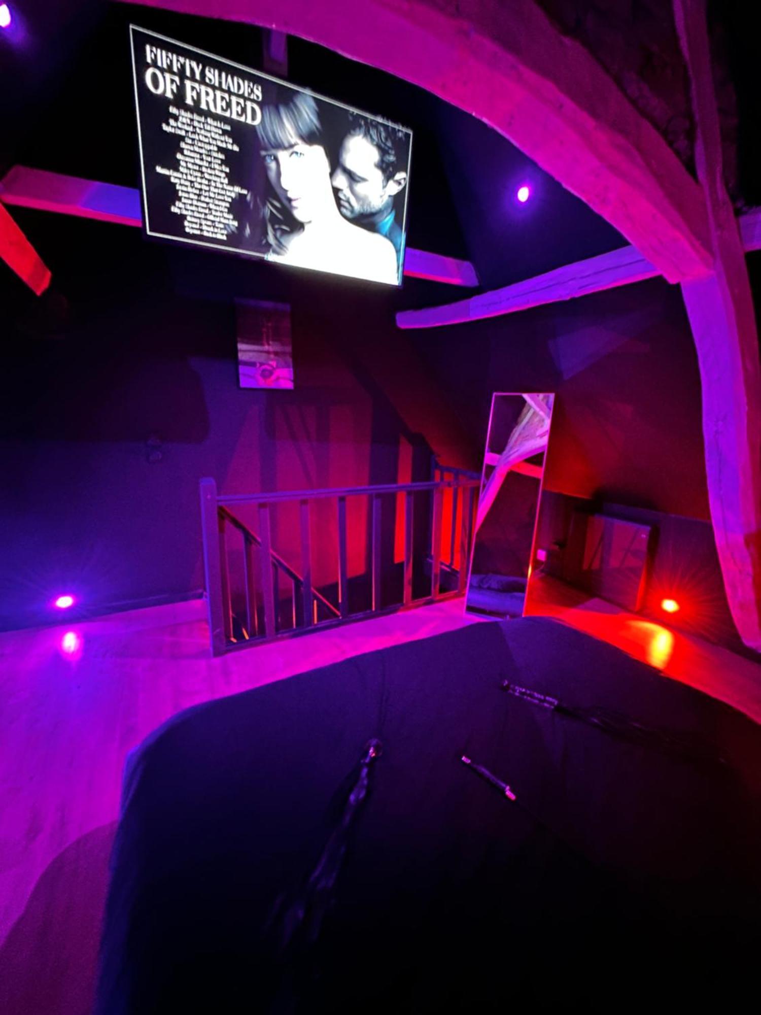 Loveroom De Luxe - Theme 50 Nuances De Grey Maison Privative Spa Insolite Douchy-les-Mines Extérieur photo