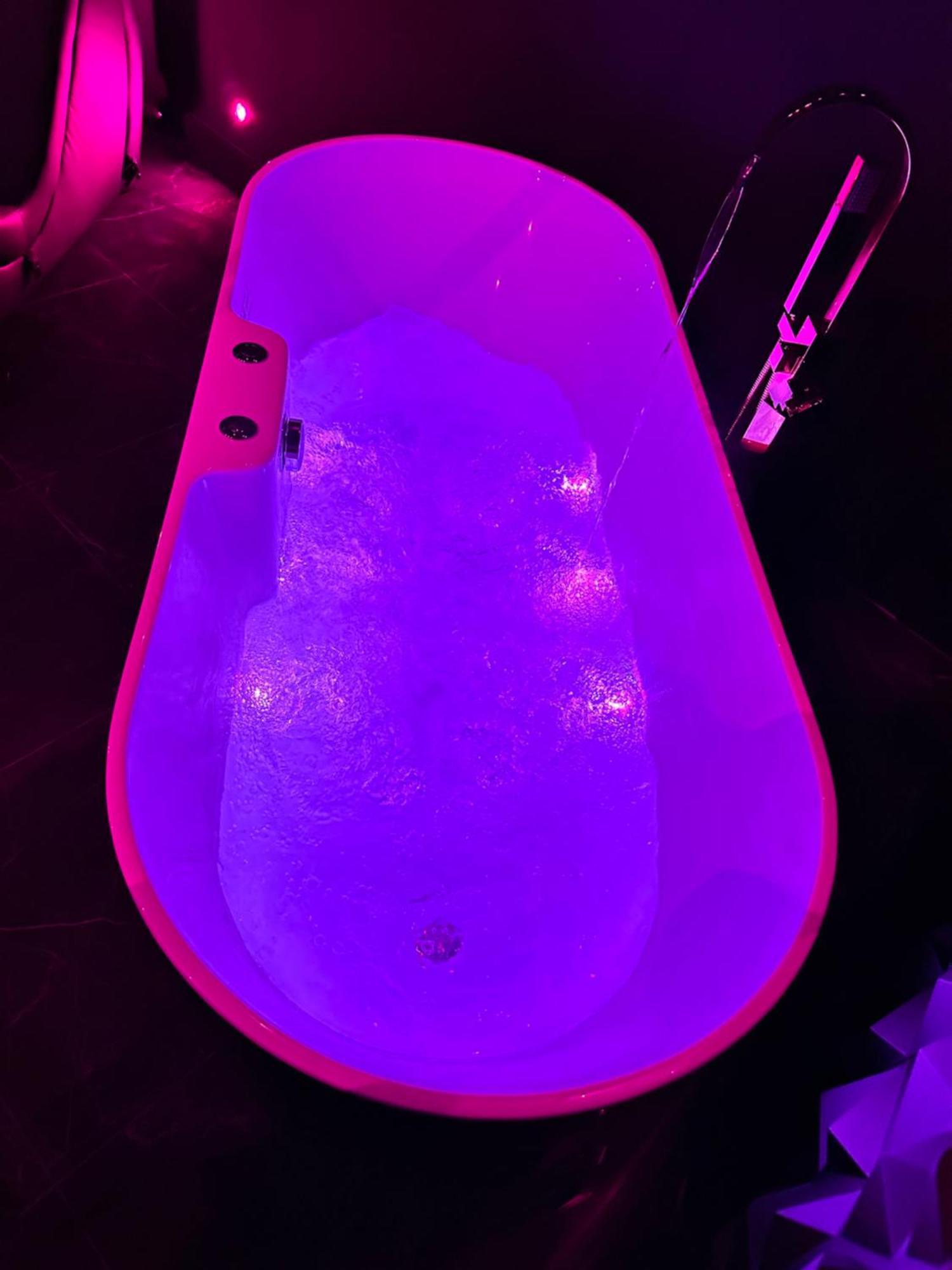 Loveroom De Luxe - Theme 50 Nuances De Grey Maison Privative Spa Insolite Douchy-les-Mines Extérieur photo